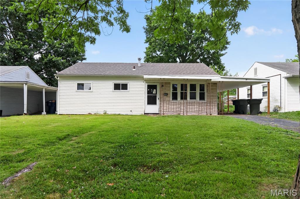Single-family ranch home located in the Boulevard Heights neighborhood of South City St. Louis. Originally built in 1950, this single-story residence provides 845 square feet of finished living area across a 5-room functional layout. The interior includes 3 bedrooms and 1 full bathroom, with all living spaces and bedrooms conveniently situated on the main level. The property features a level 6,316-square-foot lot (0.15 acres) with a deep backyard. Centrally located with straightforward access to local neighborhood parks, city transit routes, and South City retail and dining destinations.