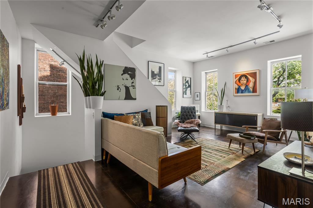 benton park - Residential Income