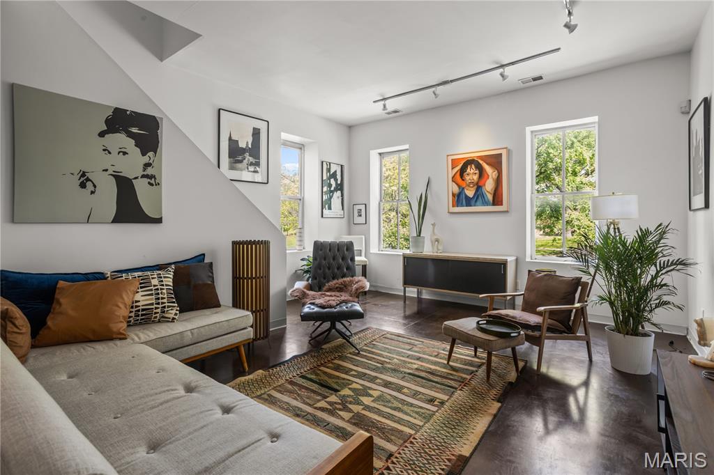 benton park - Residential Income