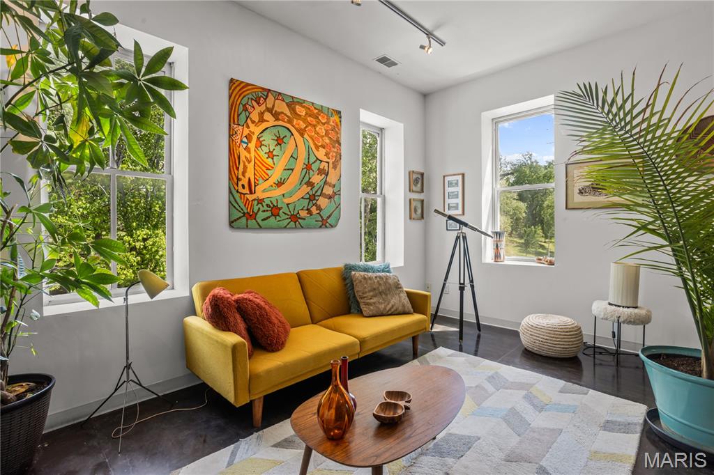 benton park - Residential Income