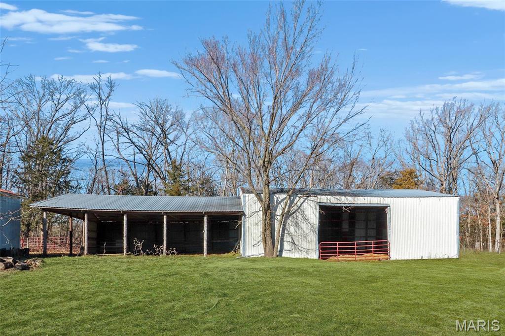 WILLIAMSBURG - Farm