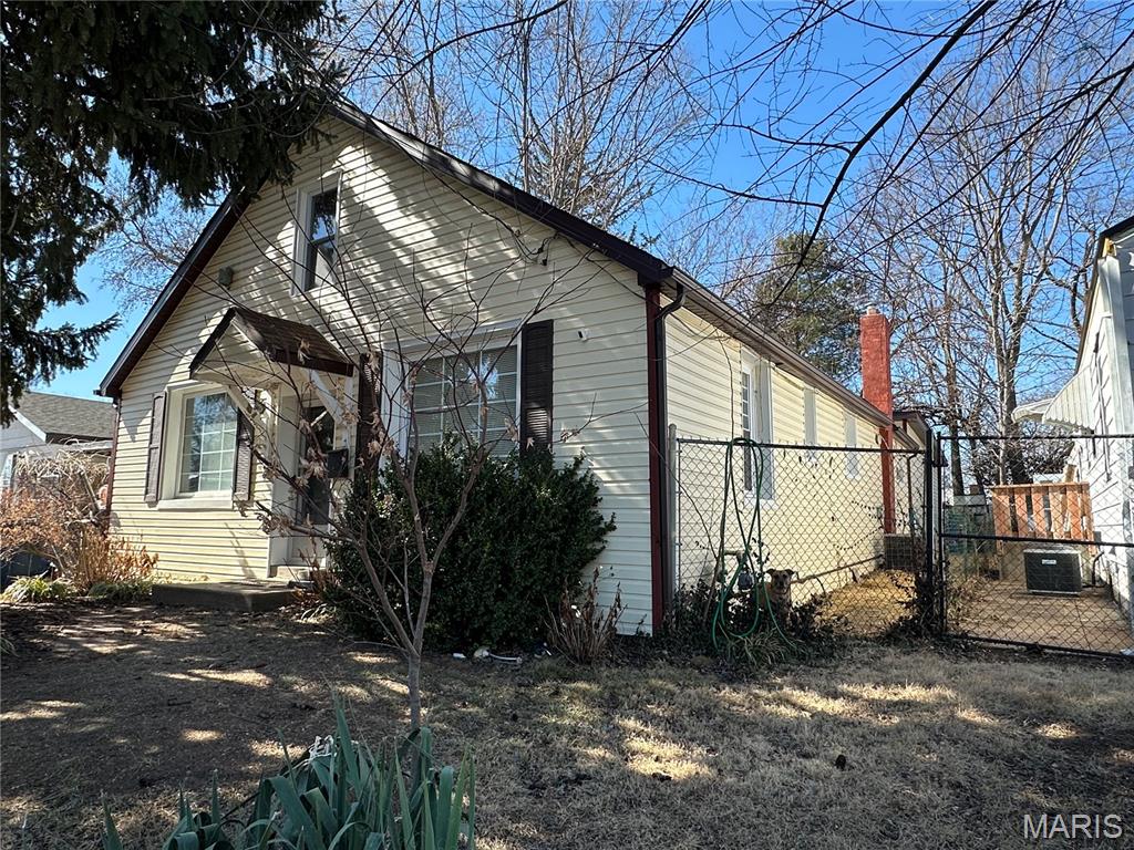2100 sq ft of living space! This would be a great rental or flip. Let's find this home a new owner. New Siding and soffit! Wood floors. Beautifully updated main bath. The furnace is 6 years old. Privacy Fence. Newer vinyl windows. The Roof is 10 years old. 6255 Hancock Ave is a diamond that still needs to be cut and polished. Please read agent-only notes. Please reach out for more details. I have a video I can share.
