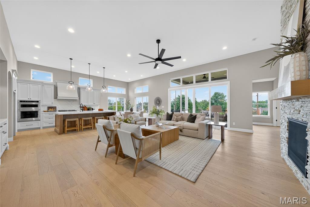 Santino Court - Residential
