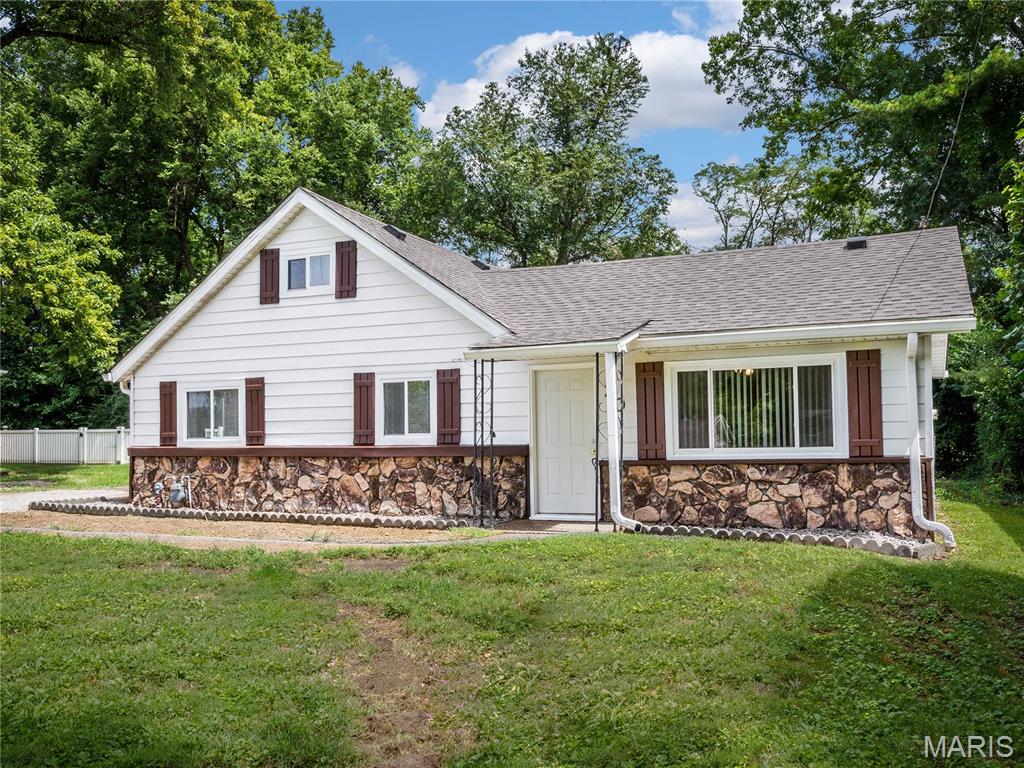 Welcome home to this move in ready home, perfectly situated at the end of the street with no through traffic! Enjoy the privacy of the fenced in back yard that backs to woods in this great location close to all conveniences. 
The main level features a spacious living room, large dine-in kitchen (Range, Refrigerator and Dishwasher). Main floor primary bedroom is conveniently located near hall bath. New LVP flooring provides a fresh, updated feel. Upstairs you will find a versatile additional bedroom (would make a great home office or hobby room too) with a additional window unit for extra cooling. Main Floor Laundry adds even more convenience. Lots of additional parking space. 
Additional updates include a NEW ROOF AND NEW HOT WATER HEATER.