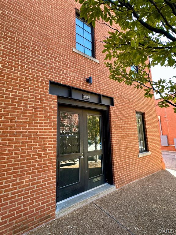Modern office space in the historic Soulard neighborhood. This unit is approximately 1,820 SF on two levels. Consists of five offices, separate conference room, waiting/client lounge area and kitchen. One parking space included in the gated parking lot behind the building. Enjoy the private patio off the kitchen. This unit is the ideal space for professional services, law firm, counseling practice, non-profit or medical user. Fantastic walkability to several food, coffee options and all that Soulard has to offer. Offering one month FREE RENT on three year lease. $2,100/mo plus CAM and utilities.