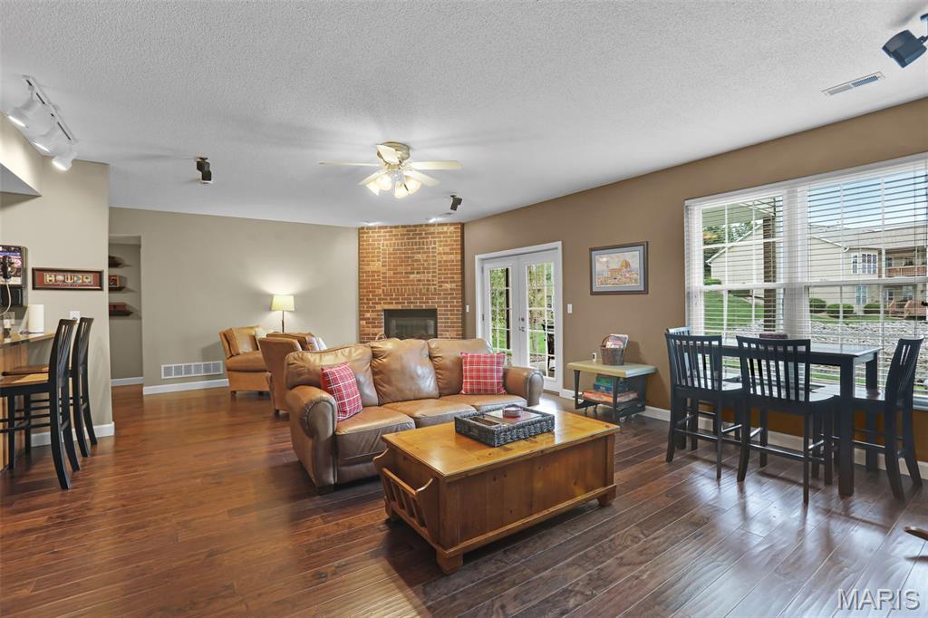Villas/Stonebridge Condos - Residential