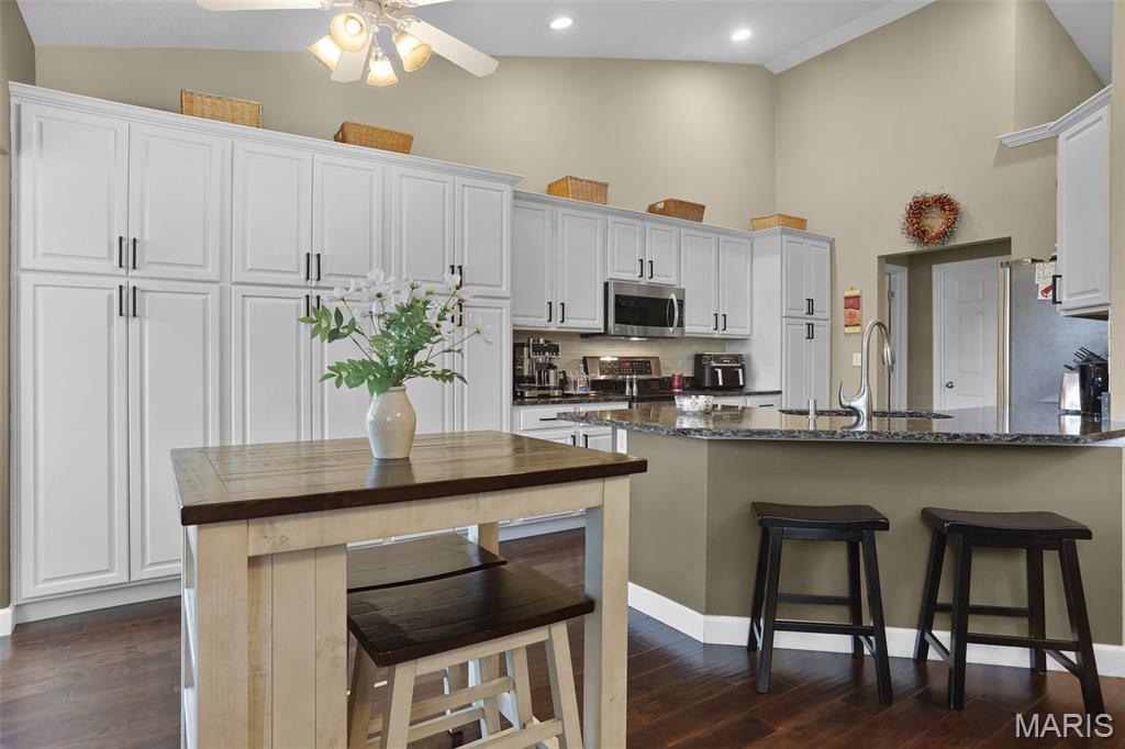Villas/Stonebridge Condos - Residential