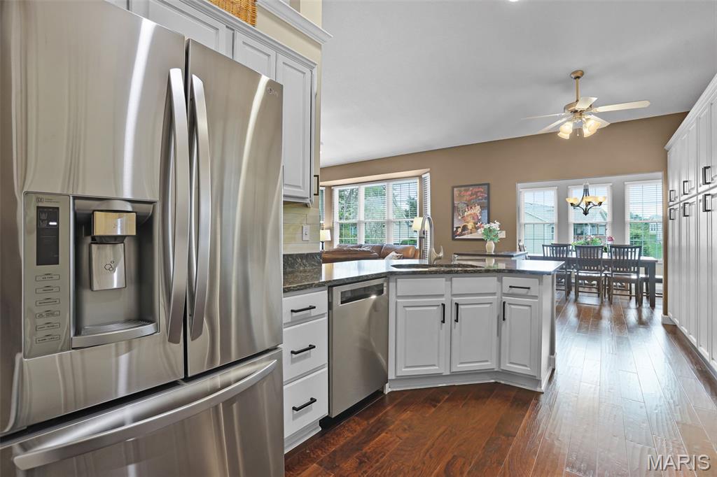 Villas/Stonebridge Condos - Residential