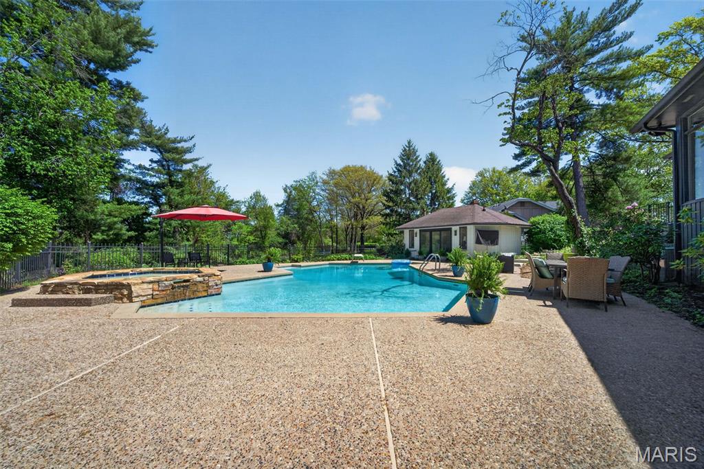 Ladue Farm Estates - Residential