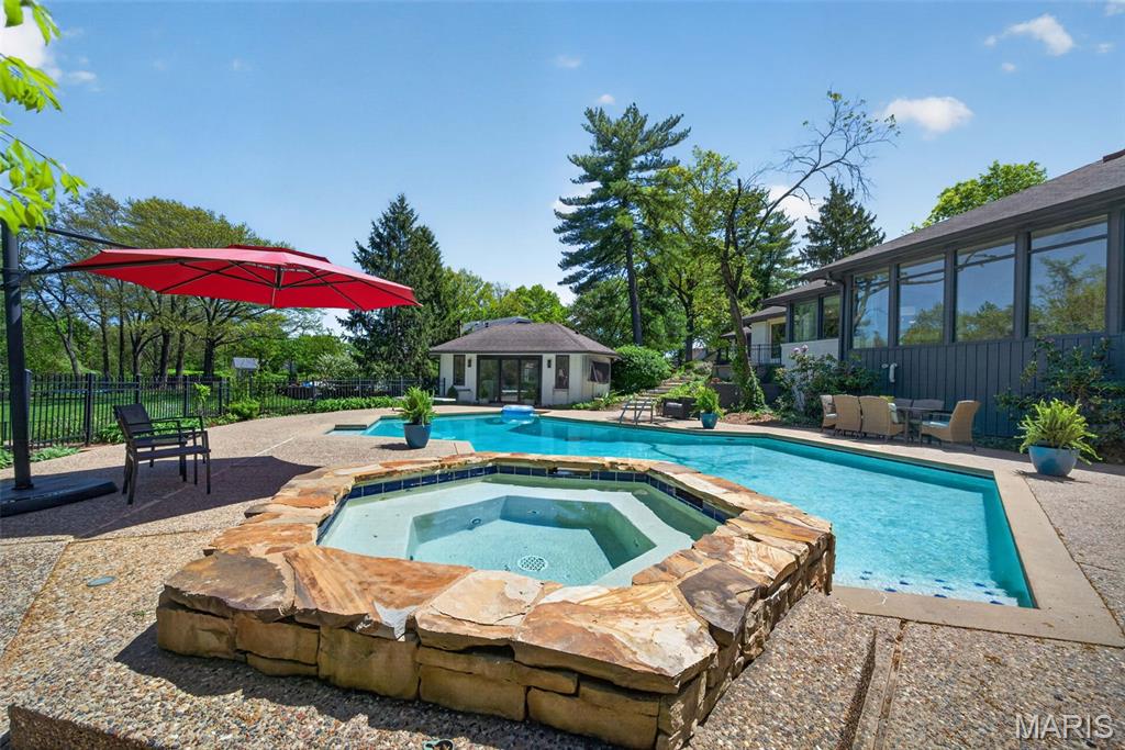 Ladue Farm Estates - Residential