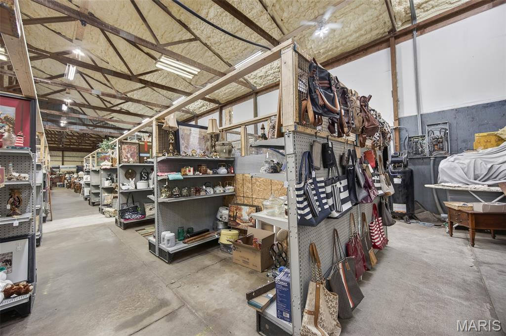 LEBANON - Commercial Sale