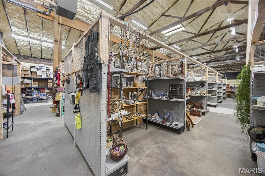 LEBANON - Commercial Sale