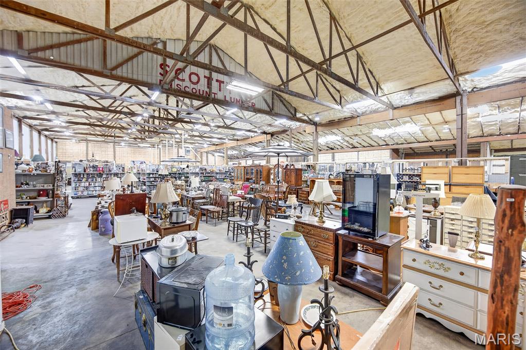 LEBANON - Commercial Sale