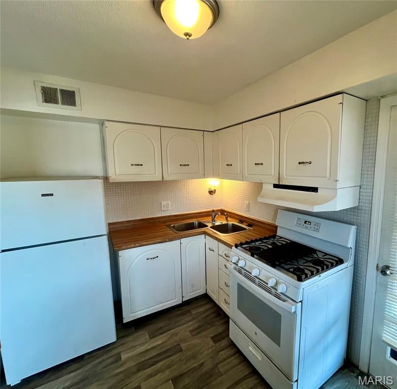 Leisure Village Condo - Residential