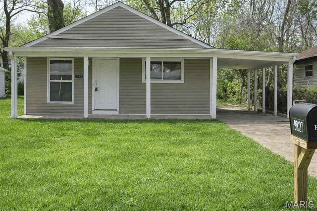 Beautifully renovated 3-bedroom ranch with a strong rental history of ~$1,450/month. This high-quality remodel features all new systems, giving buyers peace of mind and investors long-term durability. Improvements include: new roof, windows, siding/soffit/fascia, gutters, LVP flooring, interior/exterior doors, upgraded electric service + panel, PEX plumbing, HVAC, water heater, stainless steel appliances (installed last year), granite counters, tile backsplash, and a tiled tub/shower surround.

Move-in ready with no major expenses on the horizon. Investor-owned and well maintained.