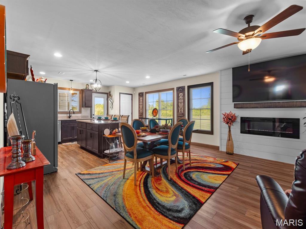 PRAIRIE TRAILS ESTATES - Residential Lease
