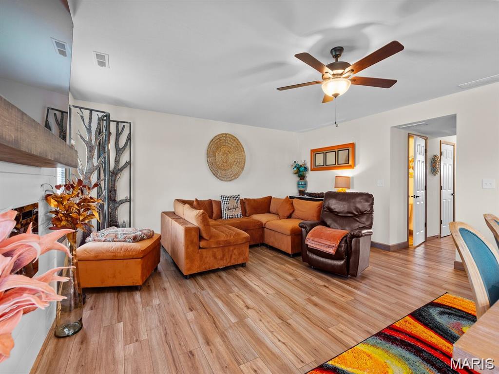 PRAIRIE TRAILS ESTATES - Residential Lease