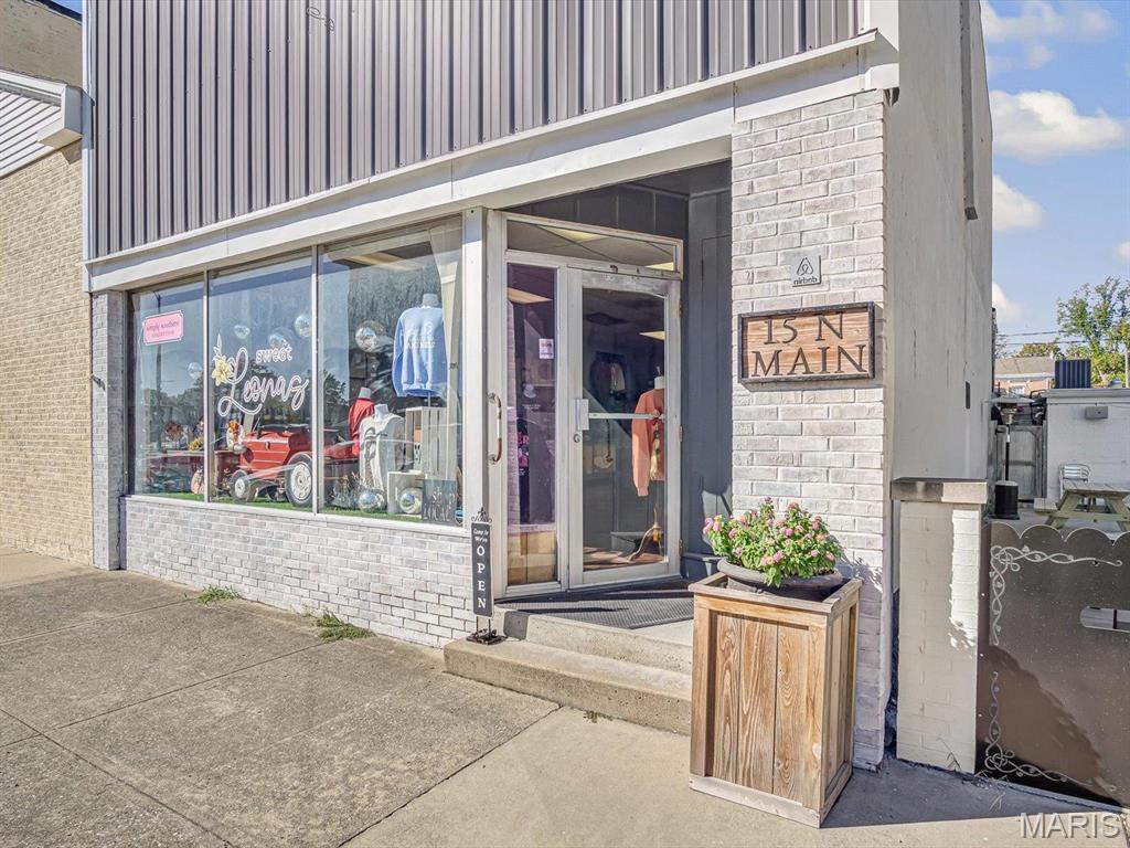 TURNKEY commercial building in the heart of Perry County! Lower level (CURRENTLY RENTED) offers retail or office space with a kitchenette while the upstairs offers a renovated apartment with modern updates that is currently used as an Airbnb. Perfect location, close to shopping, restaurants, and townwide events. Across the street from a large city parking lot. Location: Downtown, High Traffic
This is a duplicate listing corresponding with mls# 26028779