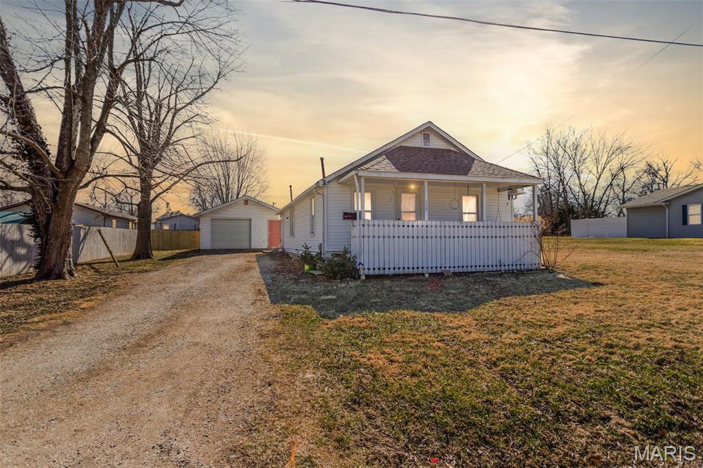 Motivated Seller. Come Check out this adorable 2 bed 1 bath in Jerseyville. Looking to downsize? Looking for a great starter home? You can call this place your own. Brand new roof in February 2026. Large garage with plenty of storage. Located on a quiet dead end road. Call your favorite realtor to set up a showing! Sold As Is. Buyers and buyers agent to verify all information.