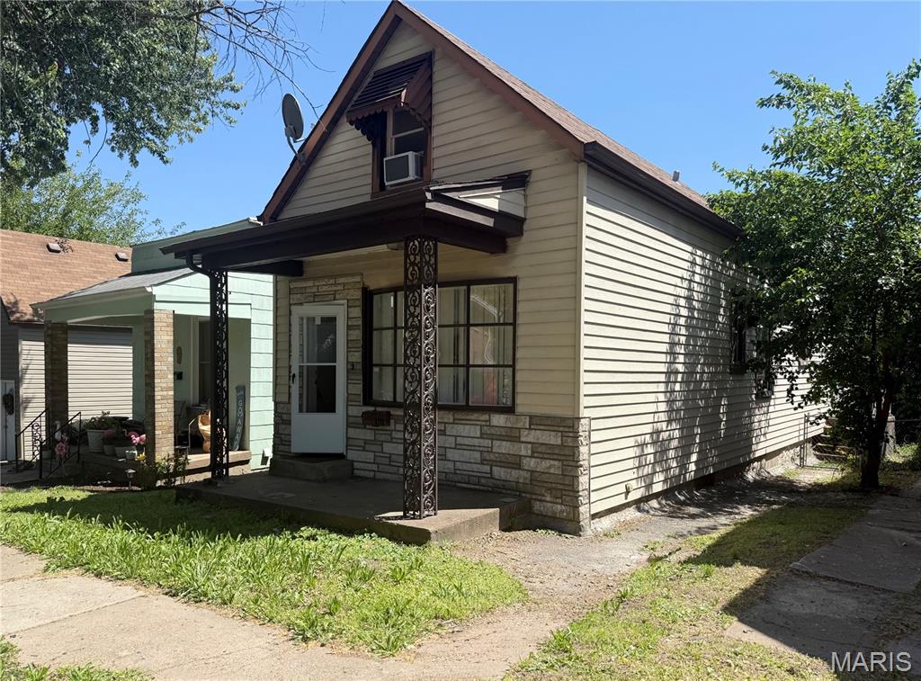 Well-loved home looking for a new family and a little reinvention. Quiet dead-end street less than a mile from Tower Grove Park. High ceilings, hardwood and tile floors on main level with a full bath and 1 bedroom. Two more bedrooms upstairs along with a half-bath, plus flex-space for office/playroom/workout. Fenced back yard with alley access to covered parking. Walk to farmer's markets, festivals, cafes, coffee shops and breweries. Investors are discovering this gem of a neighborhood--get in while you can and bring your vision to life!