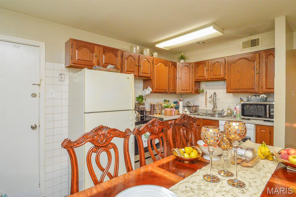Colonial Woods Condo - Residential