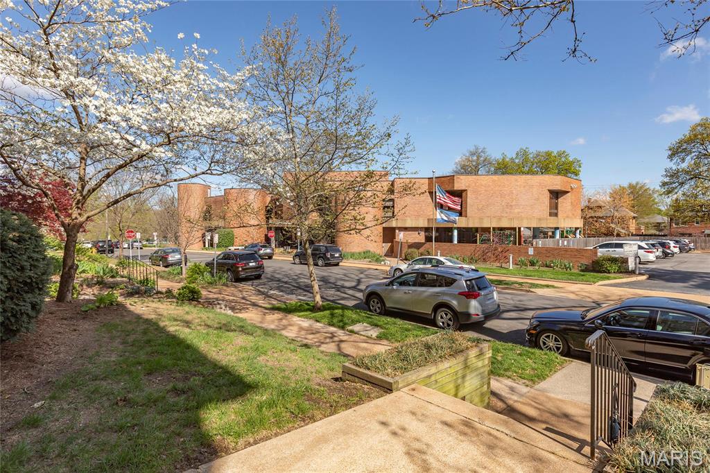 6300 Northwood Condo - Residential