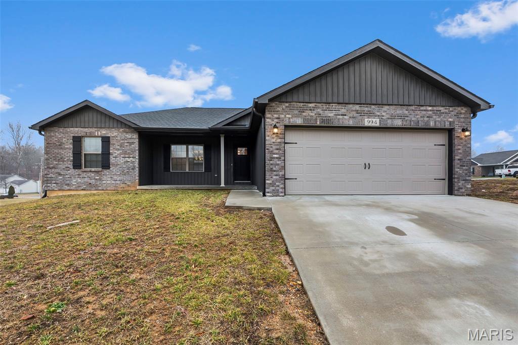 Beautiful home in a location convenient to schools and shopping. This 3 bed 2 bath home offers open concept living and a split bedroom floor plan. The kitchen has a large island, shaker style cabinets, and granite countertops. The sliding doors in the dining room walk out to the patio, ready for entertaining or morning coffee.