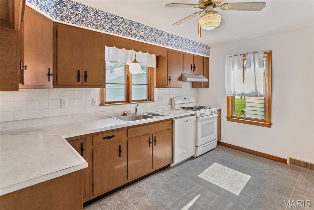 First Ext Barr Place Add - Residential