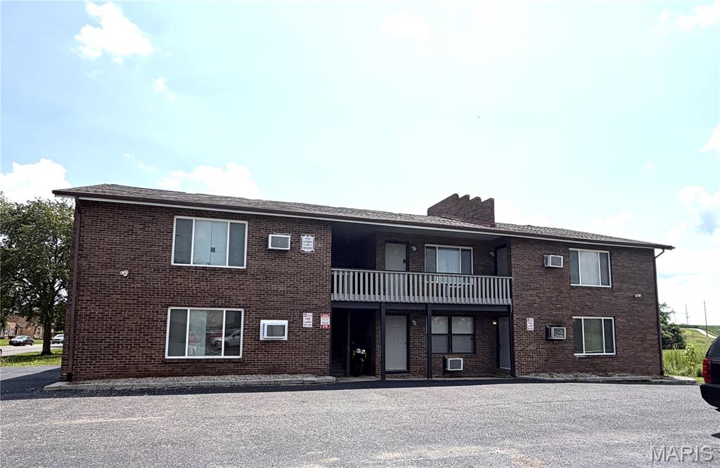 Updated 6-unit apartment building in east Belleville. All units are 2 bedrooms and 1 bath. All units except E have been emptied and remodeled to rent at market rate. The updates include flooring, trim and doors. New kitchen cabinets and counter tops in all units except 2. Bathroom remodeled including vanities, lights, mirrors, towel bars and some tubs. AC in 2 units have been replaced, and all others have been serviced and cleaned. Large replacement of asphalt and reseal of entire parking lot. Rents range from 900-1050. Gross rents are $72,000. This property can be purchased as a package with 961 Belle Valley Dr which is the neighboring 8 unit. They are on 2 separate parcels.