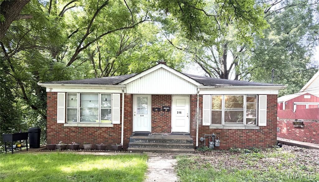 Great investment property in Belleville. One side has 3 bedrooms and 1 bath and the other has 1 bedroom 1 bath and a garage. The right unit has 1 bedroom and 1 bath on the main and 2 additional bedrooms in the lower level. The Left unit has 1 bedroom, 1 bath, living room and a garage.  The 1 bedroom rents for $745 and the 3 bedroom is currently vacant. Both units had a rehab in 2022. The right side is vacant the left side can be viewed with an accepted offer.