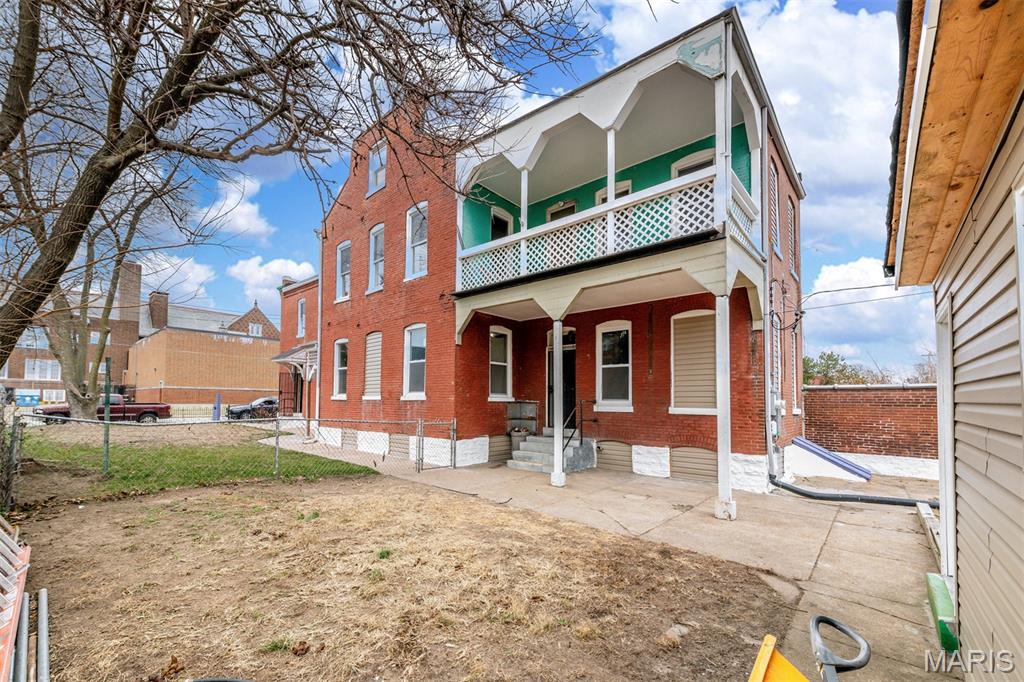 Investors Special and ideally located near downtown, this property offers a strong opportunity with solid upside. The building features two separate units, each with a 2 bedroom, 1 bathroom layout, providing functional and efficient living spaces.

Major updates are in place, creating a strong foundation, with some finishing work remaining — an ideal scenario for buyers looking to add value or tailor final touches to their vision. With easy access to major highways, employment hubs, and local amenities, this property is well-positioned for consistent demand and long-term potential.