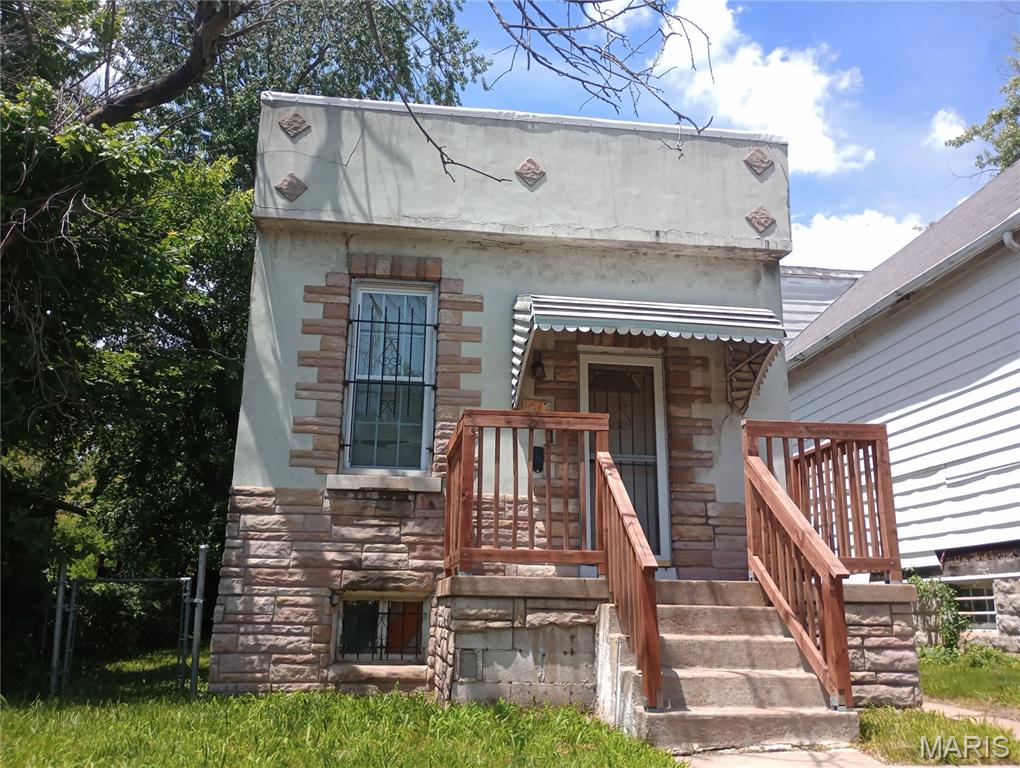 Turnkey, low-maintenance opportunity in a well-maintained and professionally rehabbed building. This spacious 1-bedroom, 1-bath condo offers 816 square feet of comfortable living space with soaring high ceilings that create an open, airy feel rarely found at this price point.

The unit has been carefully maintained and consistently rented by the owner for the past several years, making it an excellent option for investors seeking stable rental income or buyers looking for a move-in-ready home. All major interior updates are approximately four years old or newer, providing peace of mind and minimizing future maintenance costs.

Affordable. Updated. Low maintenance. Ready for its next owner. Brand new Occupancy Permit to be acquired for new owner at Seller's expense!