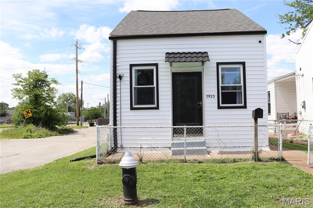 Stop Renting—Start Owning!
Say goodbye to yearly rent increases and hello to homeownership. This charming bungalow offers the freedom to truly make a place your own—including space for the pets you’ve always wanted. The fenced yard is perfect for outdoor enjoyment. The detached garage is a plus to keep your car out of the weather 
This home features 2 bedrooms and 1 full bath .The main floor includes one bedroom, a spacious eat in  kitchen , and a bright living room, while the second, larger bedroom is located upstairs, offering added privacy.
Recent updates include new siding on both the house and garage. The roof is approximately 4+ years old, providing peace of mind for years to come. Newer water heater and AC.
A great opportunity for first-time buyers or anyone looking to stop renting and start building equity. Also possible a nice rental for a investors portfolio.
Seller selling  ( AS IS) .
