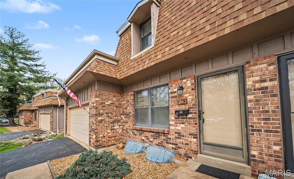 McKelvey Manor Condo - Residential
