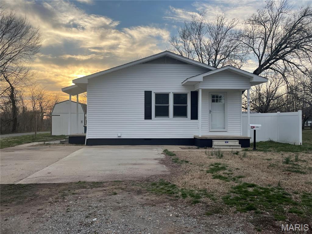 Remodeled and move in ready!!! This home sits on a large corner lot in East Prairie School District. This home offers 3 large bedrooms and a beautifully updated bathroom. Plenty of entertaining space with a large living room right off the kitchen. The updated kitchen offers plenty of cabinets for all your storage needs. Off the kitchen you will find a concrete patio space that overlooks your fenced backyard and a large storage shed. Make this home yours...call today to schedule a private viewing before its gone!