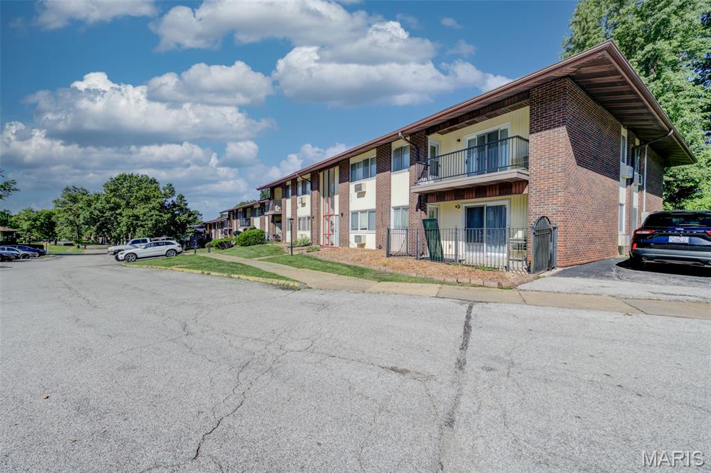 Hazelcrest Condo - Residential