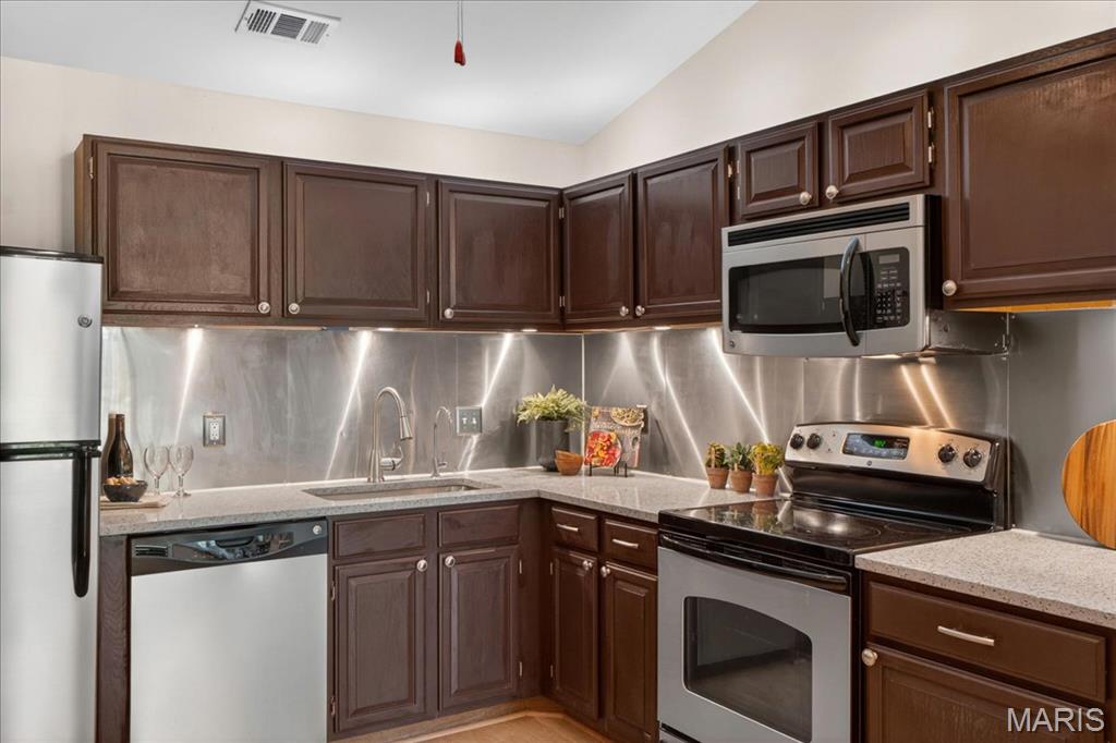 Creve Coeur Crossing Condo - Residential
