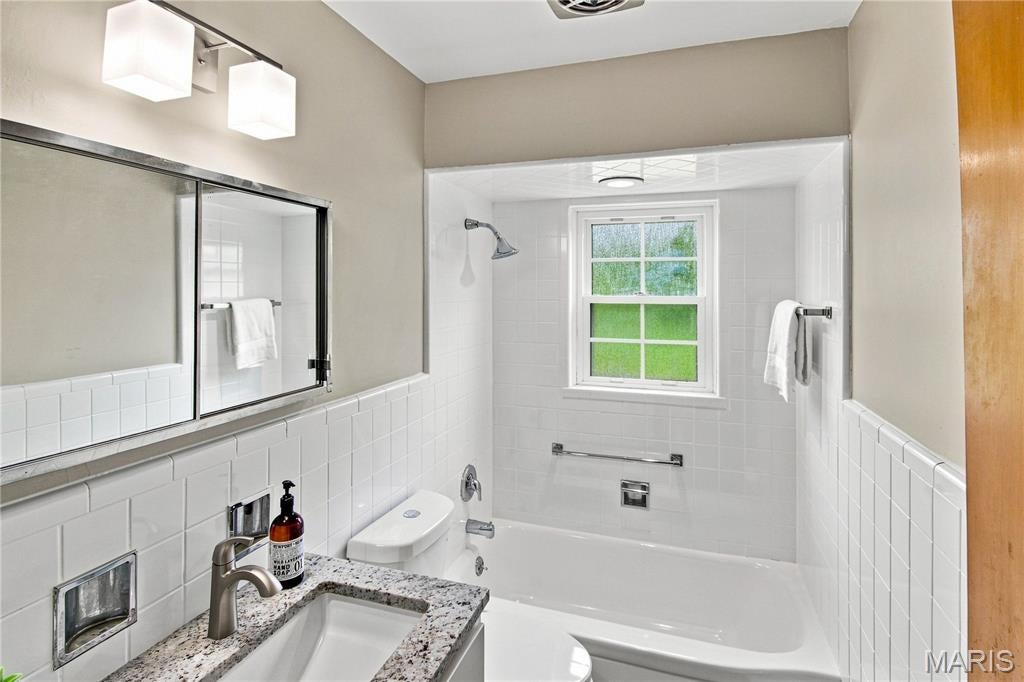 Williamsburg 01 - Residential Lease
