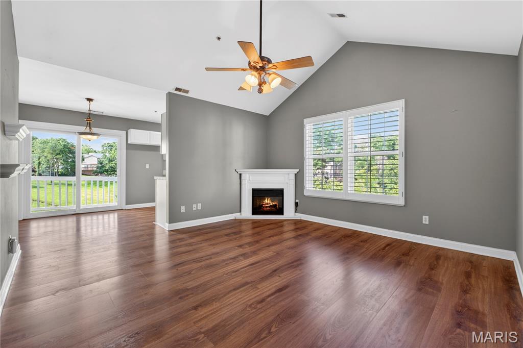 Victoria Crossing Easement 20 At - Residential