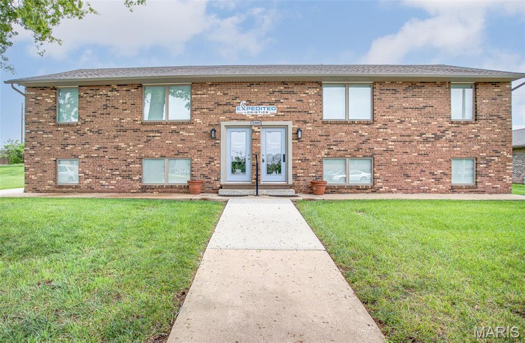 Looking for commercial space? This office building, located in D'adrian Professional Park in Godfrey, offers over 3,700sq ft of space, and includes several individual office spaces, updated kitchen, bathroom on each level, and so much more. This is a great location with plenty of parking. Call for your chance to view the space today.