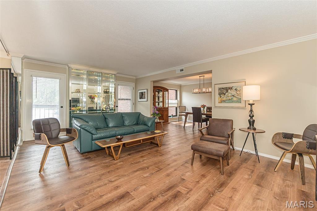 Coeur De Royale Condo Ph 4 Bldg - Residential