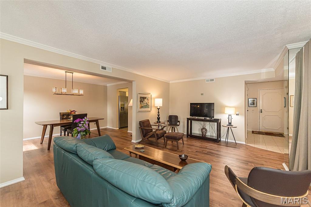 Coeur De Royale Condo Ph 4 Bldg - Residential