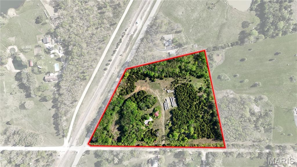 Positioned for opportunity and visibility! This exceptionally rare 10± acre tract offers extensive frontage along a state highway, providing easy access and outstanding exposure. Ideally located just outside of town and along historic Route 66. The land is level and build-ready, making it a prime candidate for a wide range of uses. Whether you’re considering commercial development, a residential project, agricultural use, or a custom build, the versatility of this property is unmatched. High-traffic location, strong accessibility, and generous road frontage create the perfect foundation for future growth and investment. A rare chance to secure your next investment in a strategic location with endless potential.