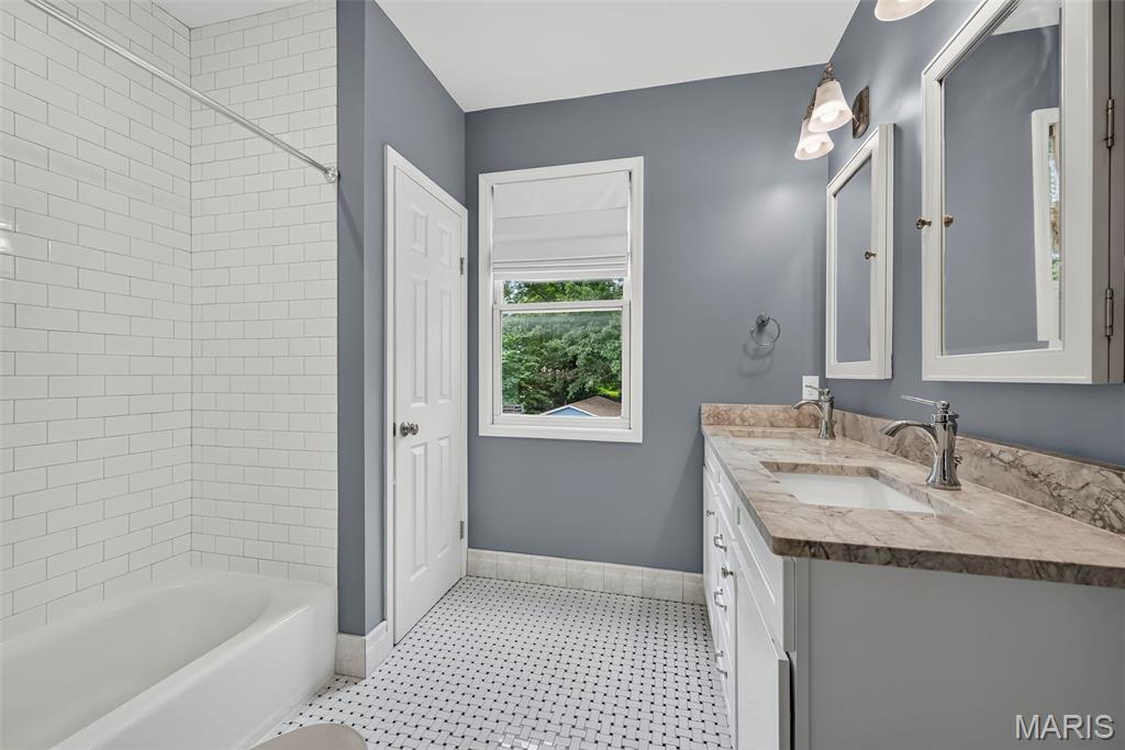 Tuxedo Park - Residential