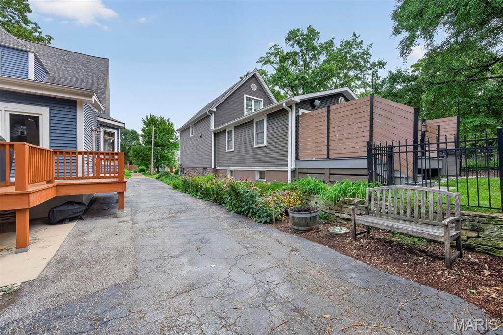 Tuxedo Park - Residential