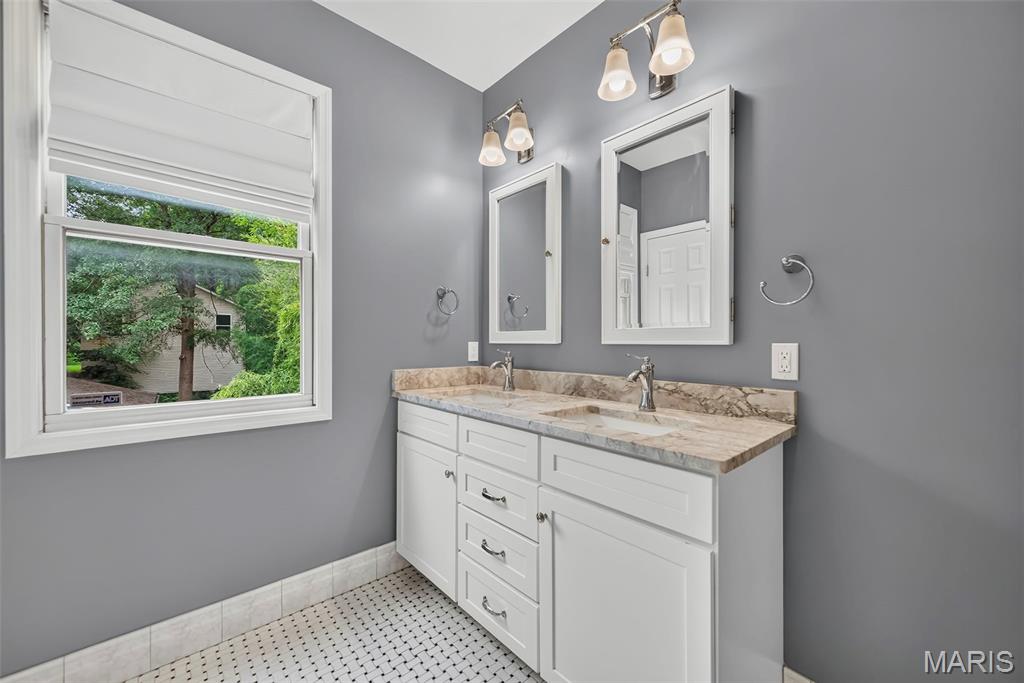 Tuxedo Park - Residential
