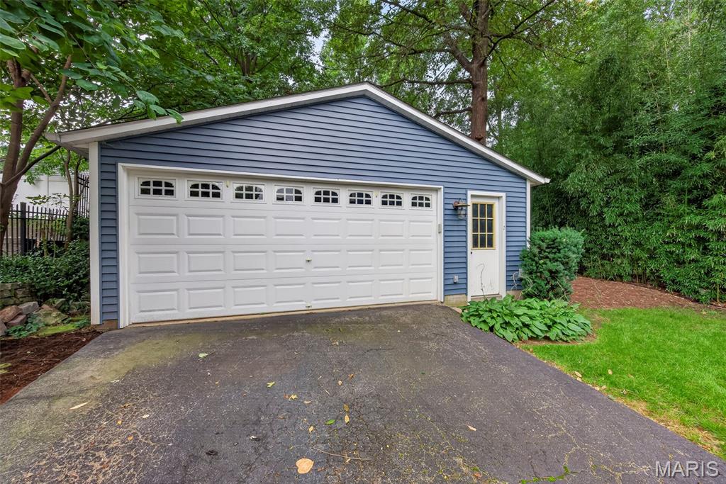 Tuxedo Park - Residential