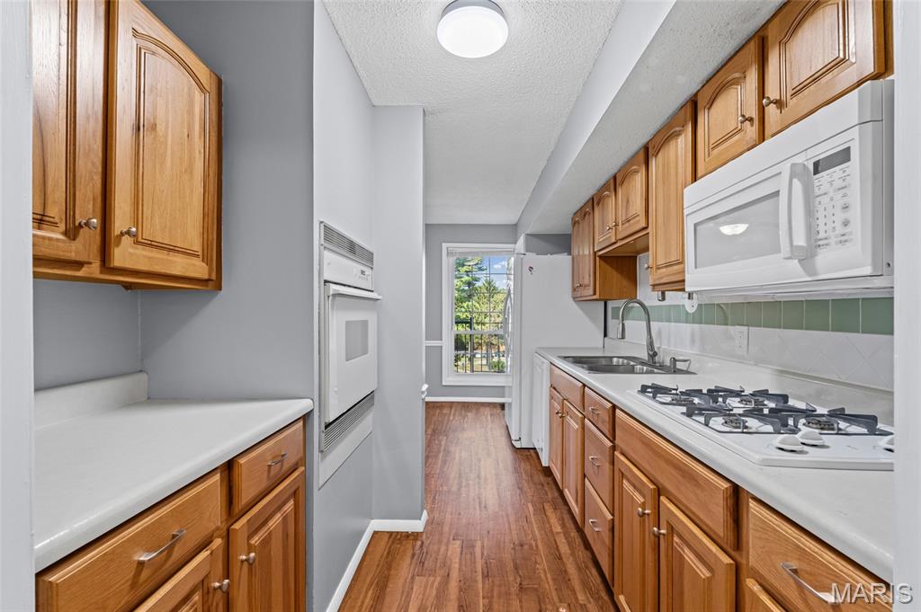 Manor Condo At Oxford Hill The - Residential