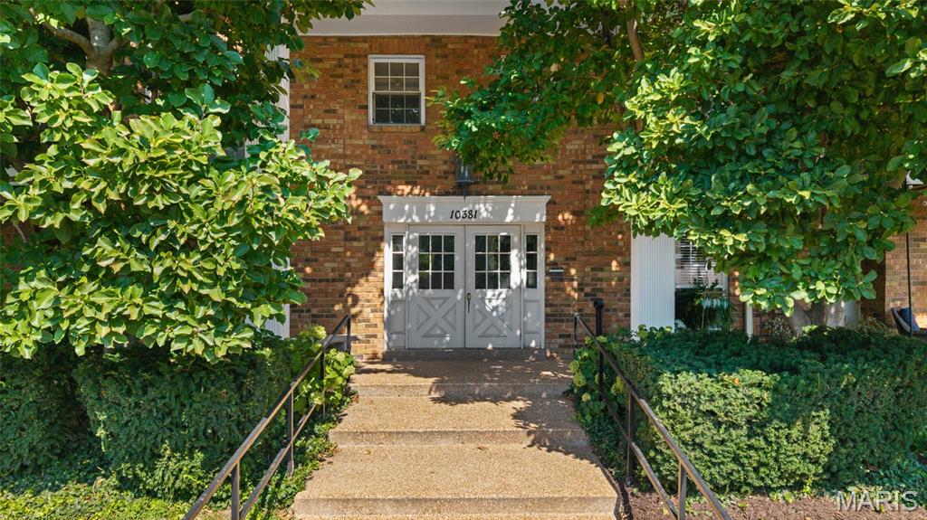Manor Condo At Oxford Hill The - Residential