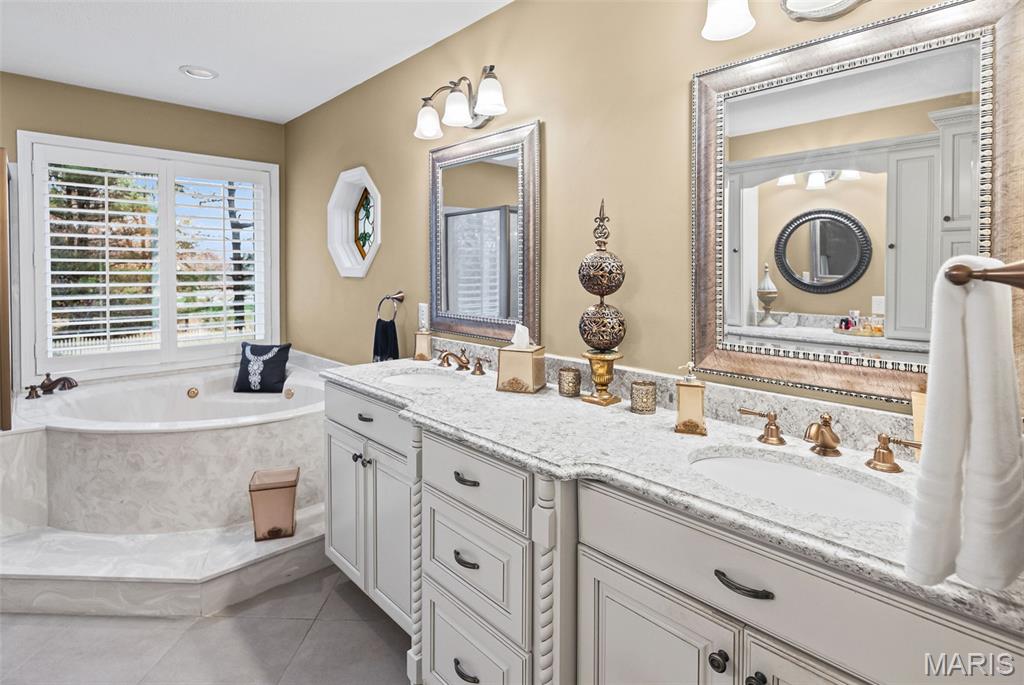 Ravenwood Lake Estates - Residential